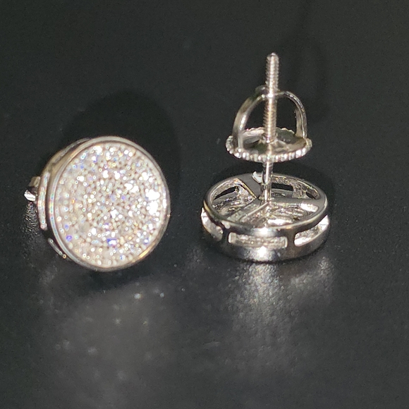 ✨ 0.39 CTW Moissanite Round Pavé Stud Earrings | S925 Silver | VVS D Color ✨ - Picture 2 of 4
